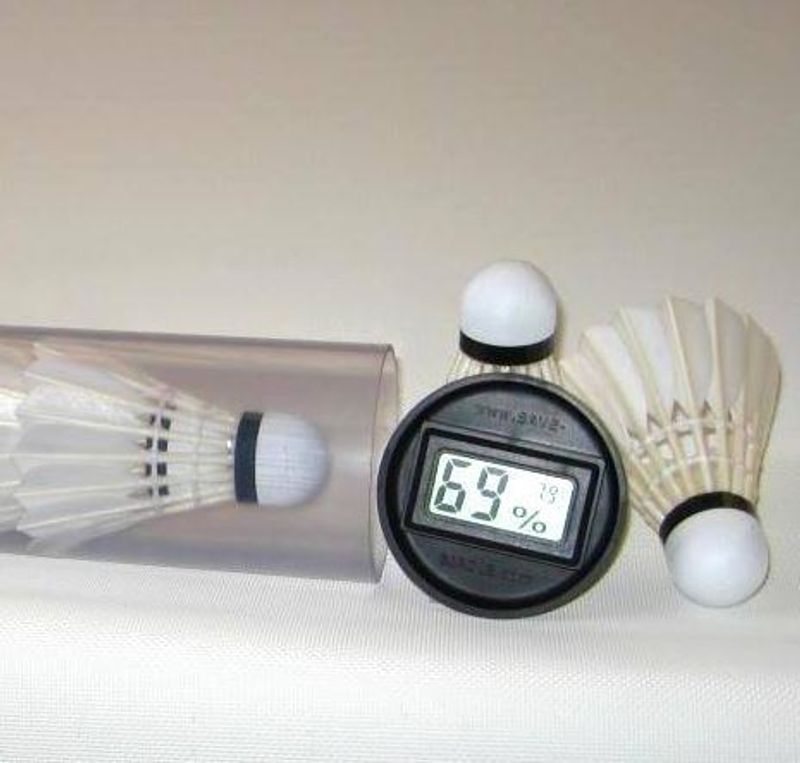 Fuktrør for badmintonballer